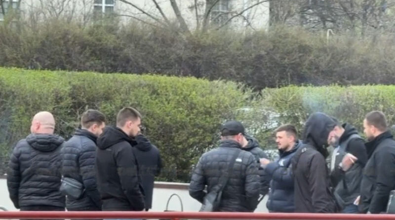 Ofițerii INI, la Judecătoria Chișinău: Au venit să-și susțină colegii reținuți