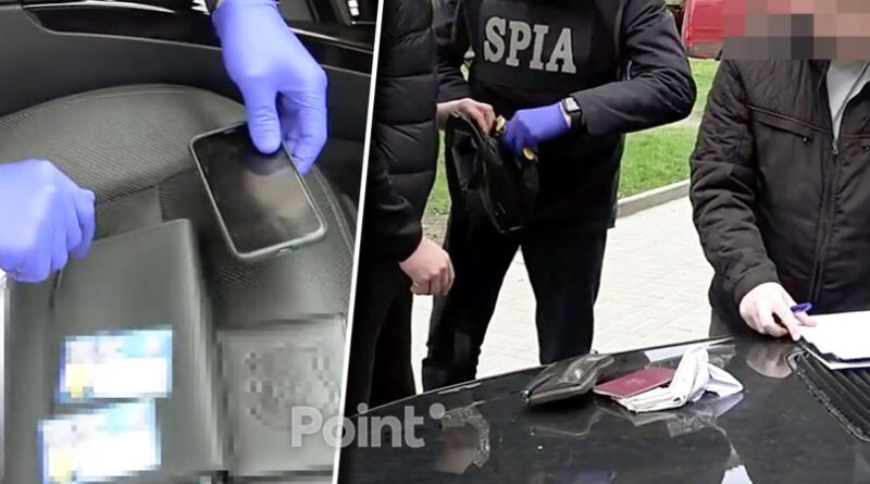 Grupare specializată în confecționarea și comercializarea documentelor false, destructurată de oamenii legii